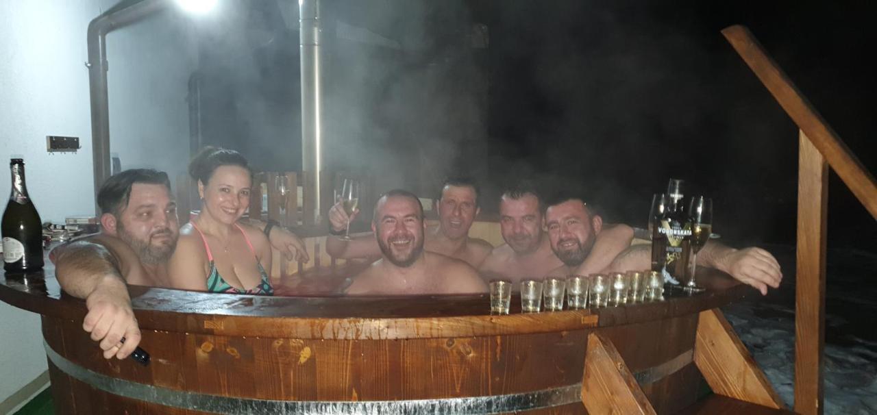 Hostel Alex - Complex Dumbrava Minunata Campulung Moldovenesc Bagian luar foto